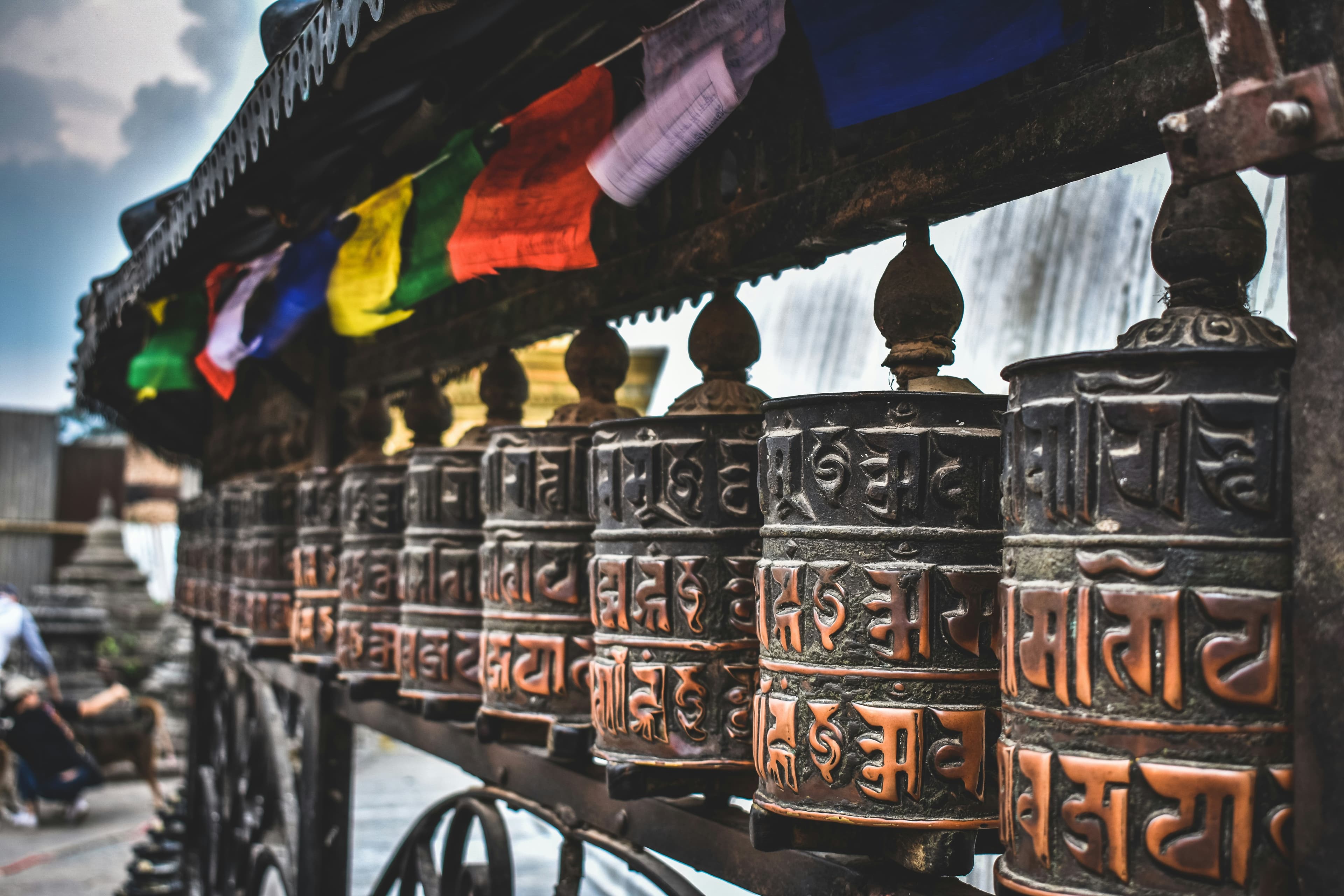 A trail through the Himalayan valley